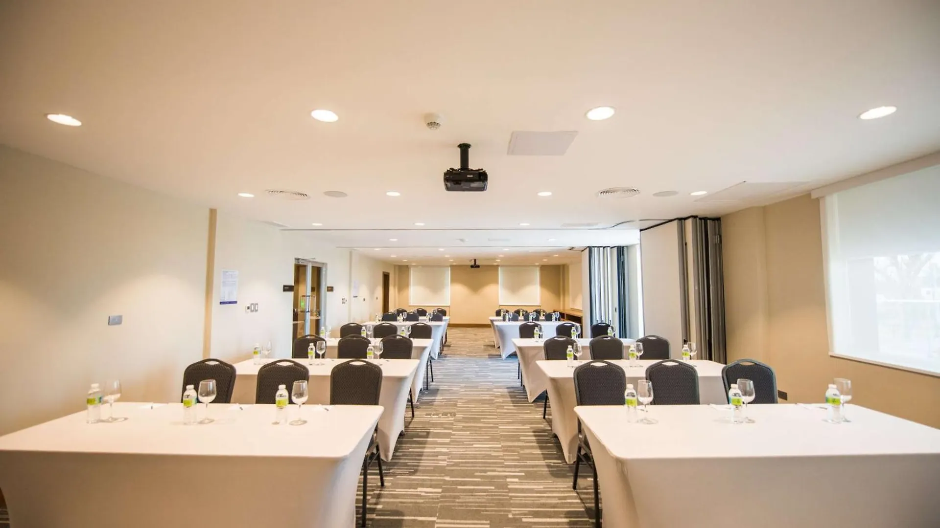 מלון בוקה צ'יקה Hampton By Hilton Santo Domingo Airport