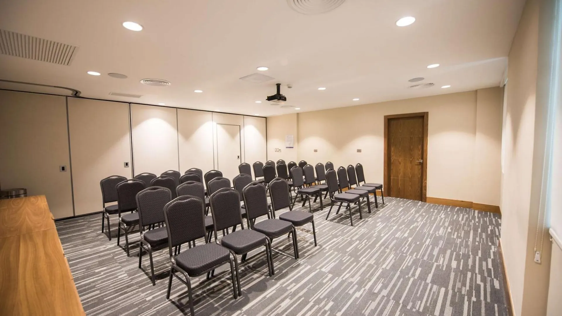 מלון בוקה צ'יקה Hampton By Hilton Santo Domingo Airport