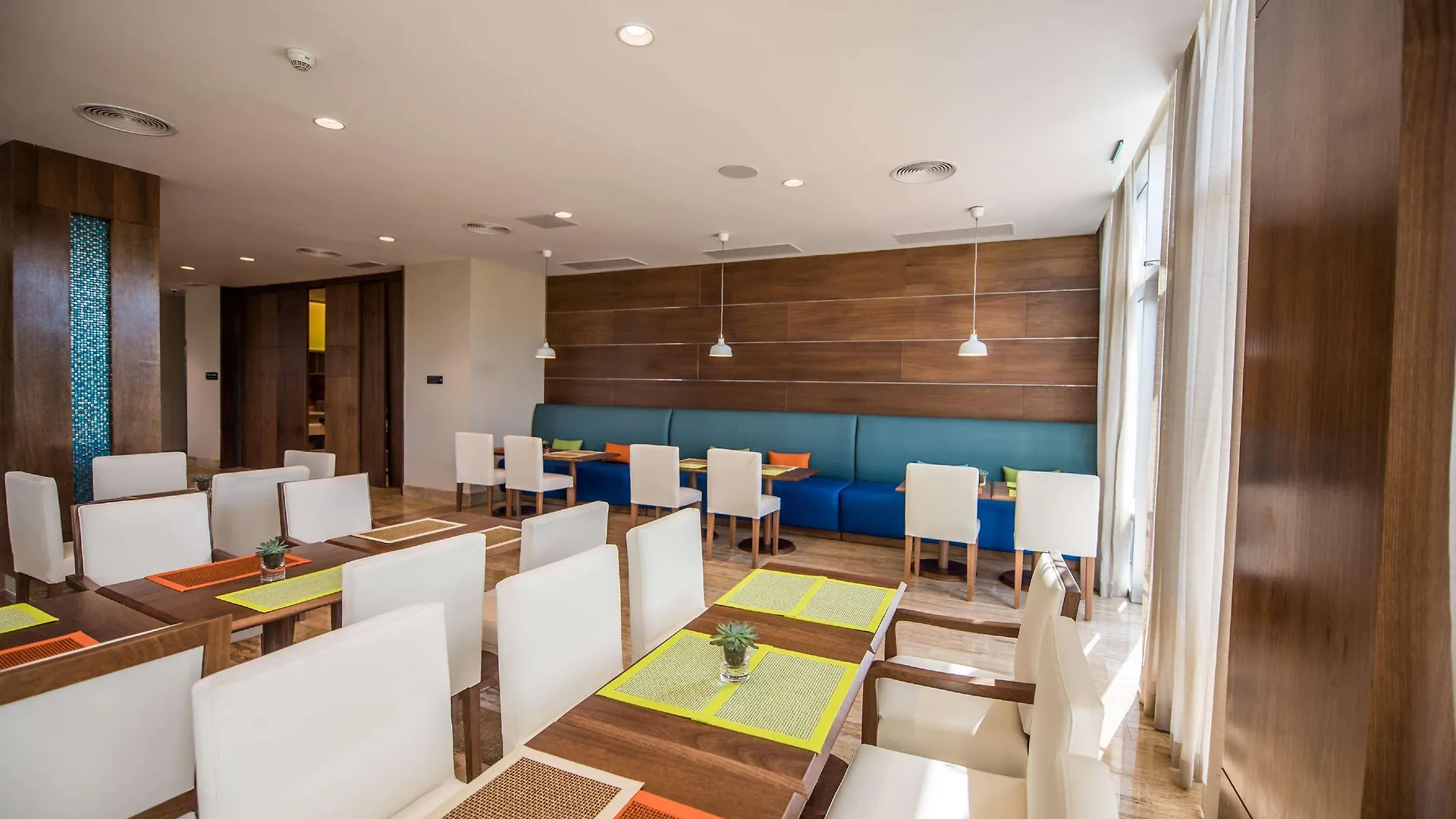 מלון בוקה צ'יקה Hampton By Hilton Santo Domingo Airport 3*,  הרפובליקה הדומיניקנית