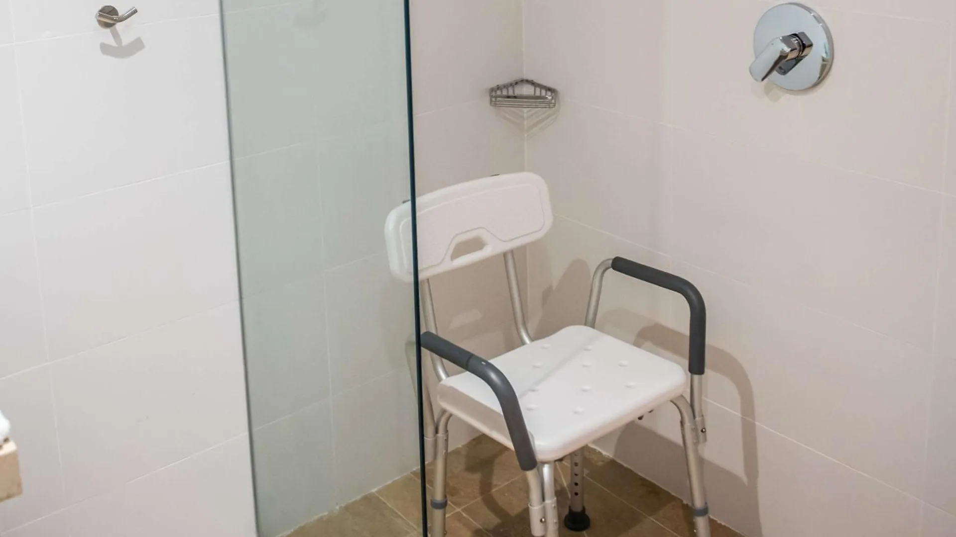 מלון בוקה צ'יקה Hampton By Hilton Santo Domingo Airport